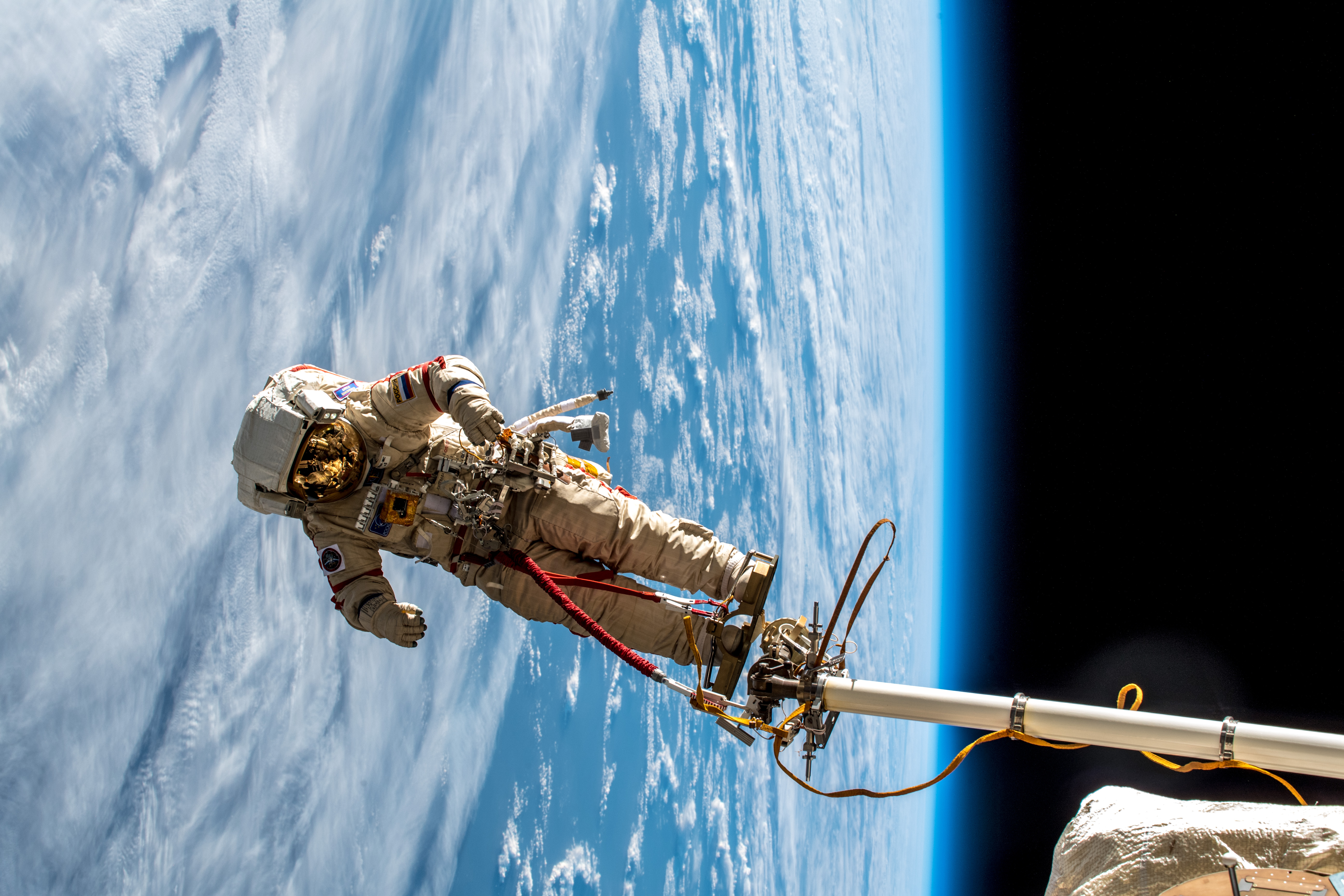 La peor parte de una caminata espacial se la llevan los dedos de la mano de los astronautas
