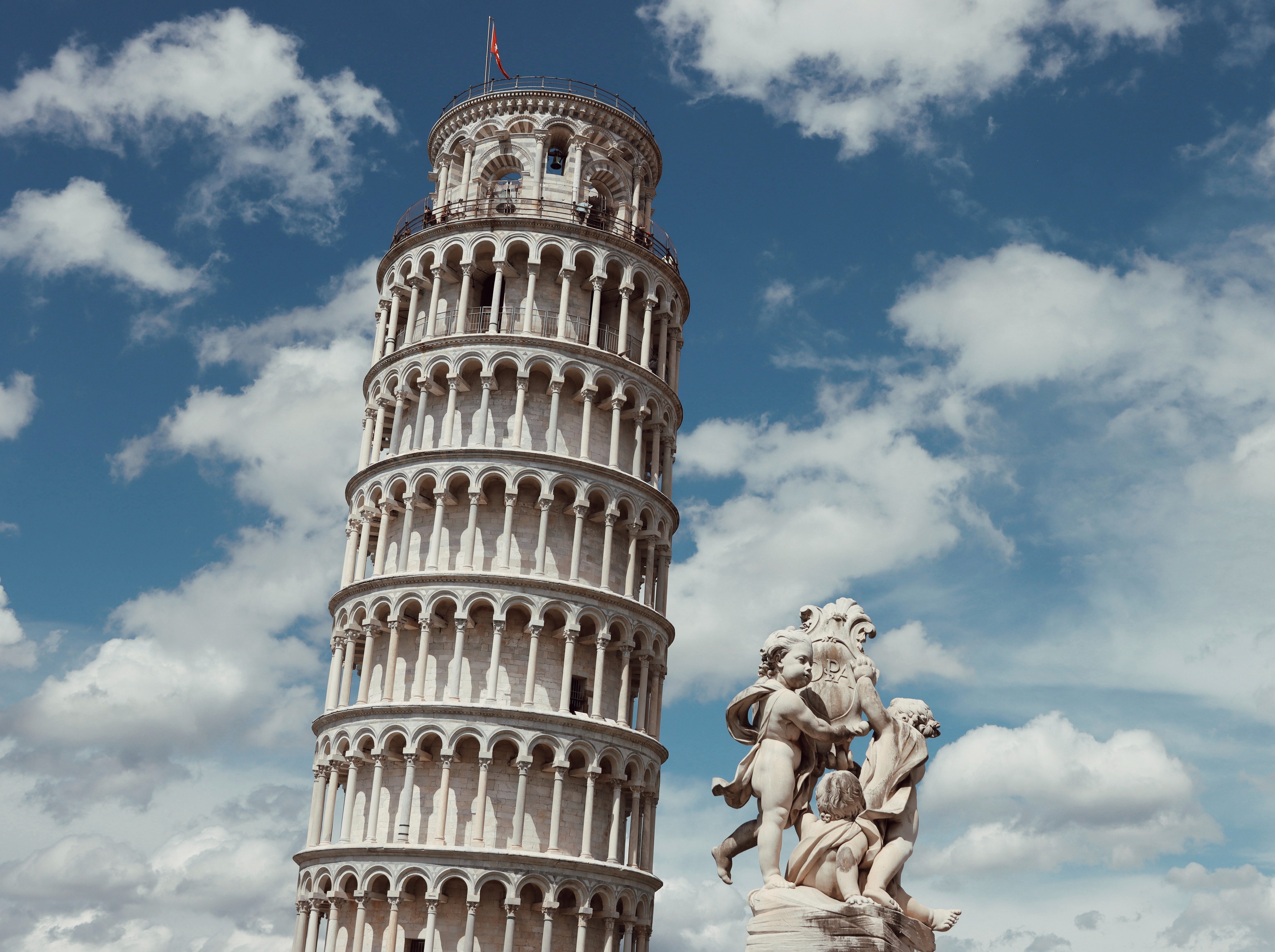 Cómo los ingenieros lograron la proeza de mantener la Torre de Pisa inclinada y sin caerse