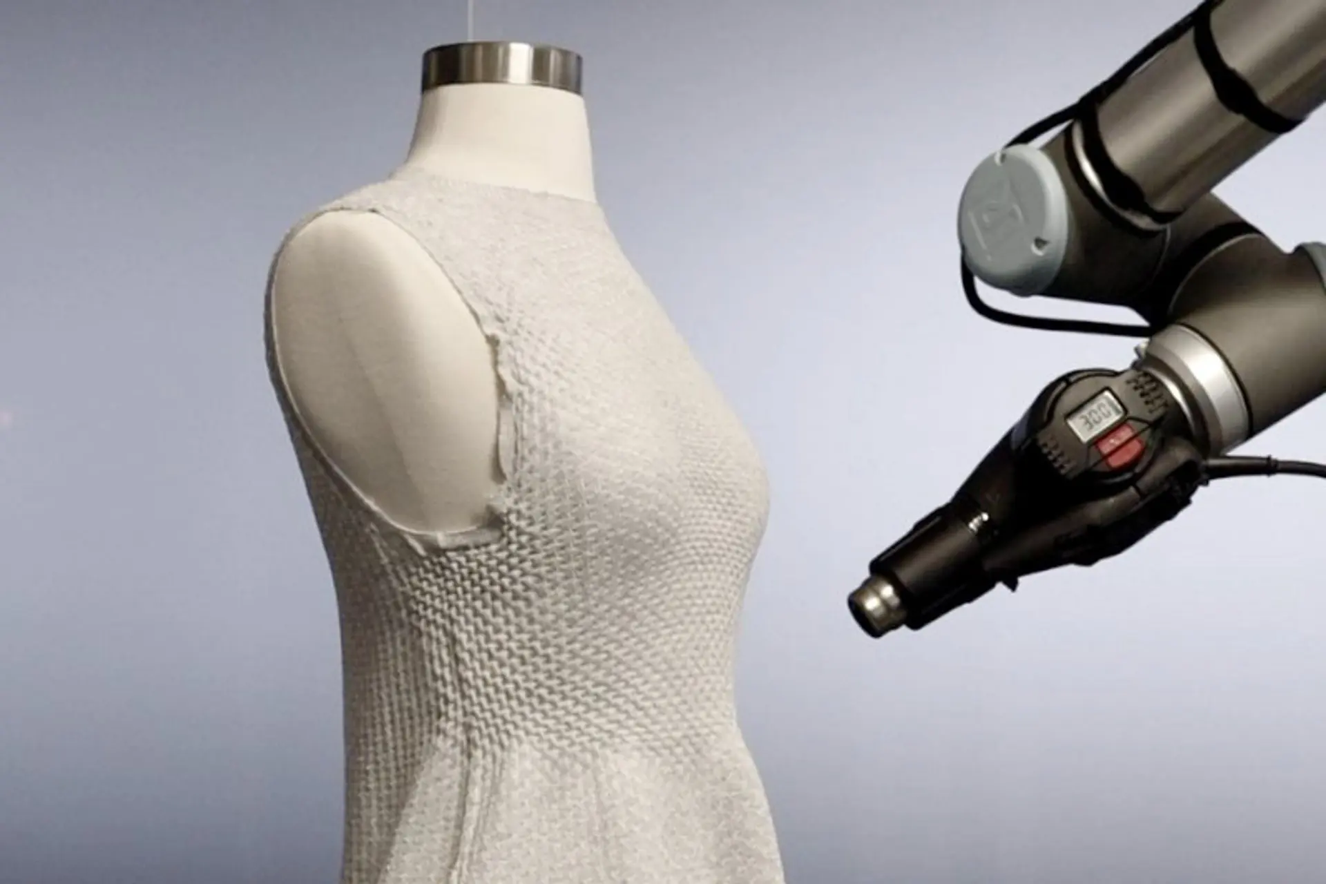 El MIT revela el robot que puede poner patas arriba el mundo de la moda: ropa a medida a bajo coste que nunca “pasa de moda”